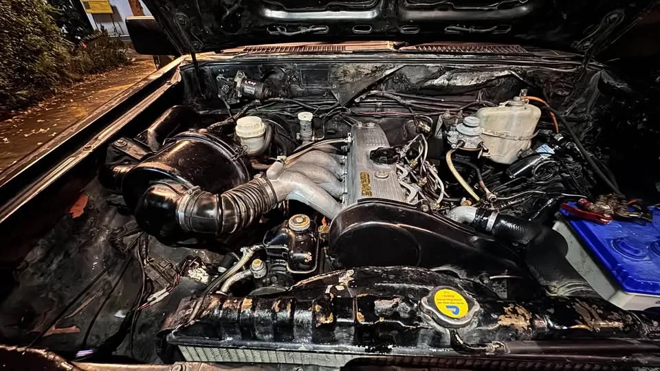 1990 Mitsubishi Triton II 2