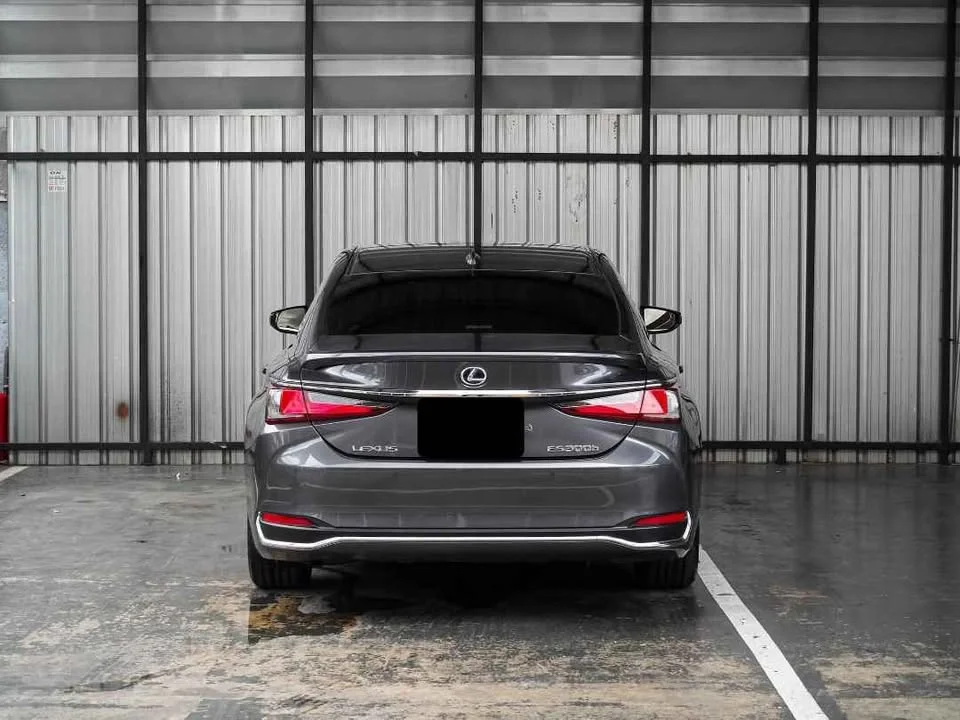 2022 Lexus ES VII 2