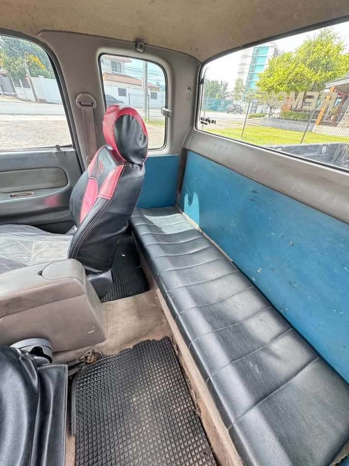 2004 Toyota Hilux Tiger VI 2