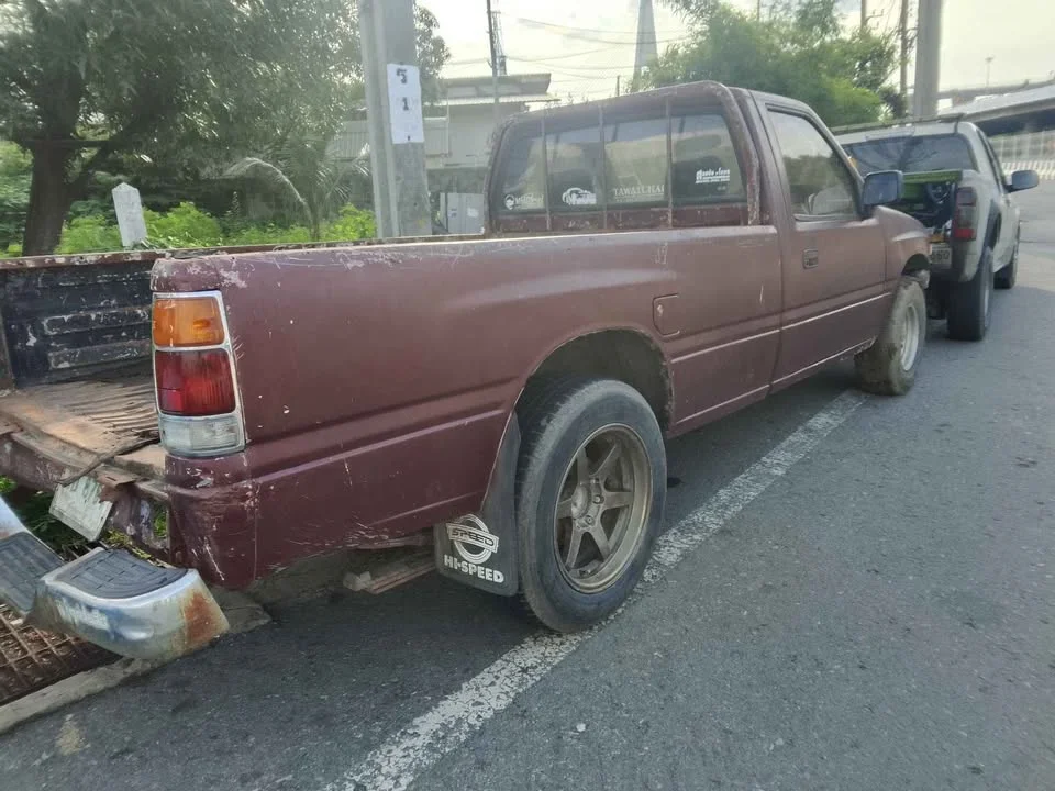 1994 Isuzu TFR III 2