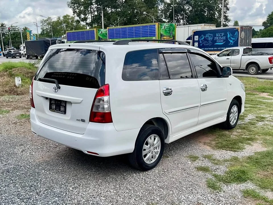 2011 Toyota Innova I 2