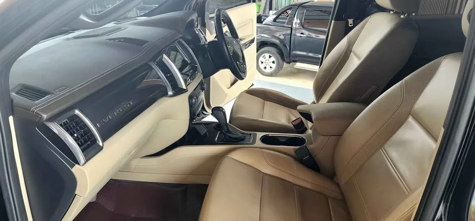2019 Ford Everest II 2