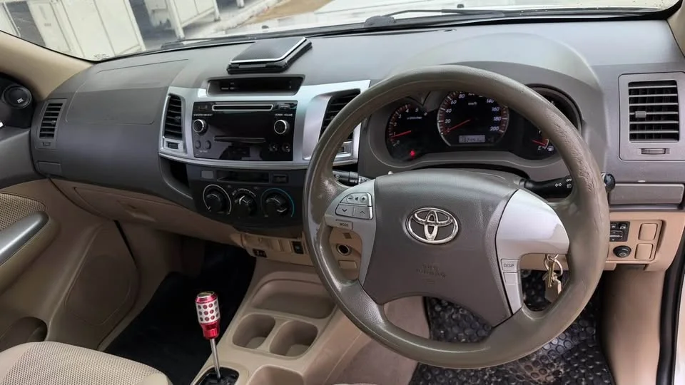 2012 Toyota Hilux VII 2