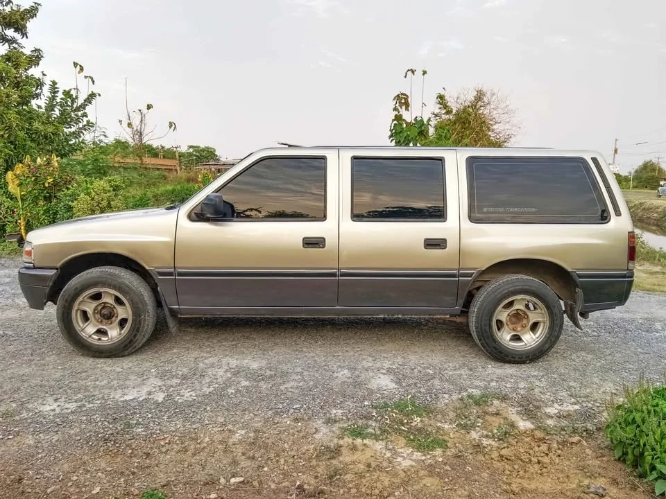 1996 Isuzu TFR III 2