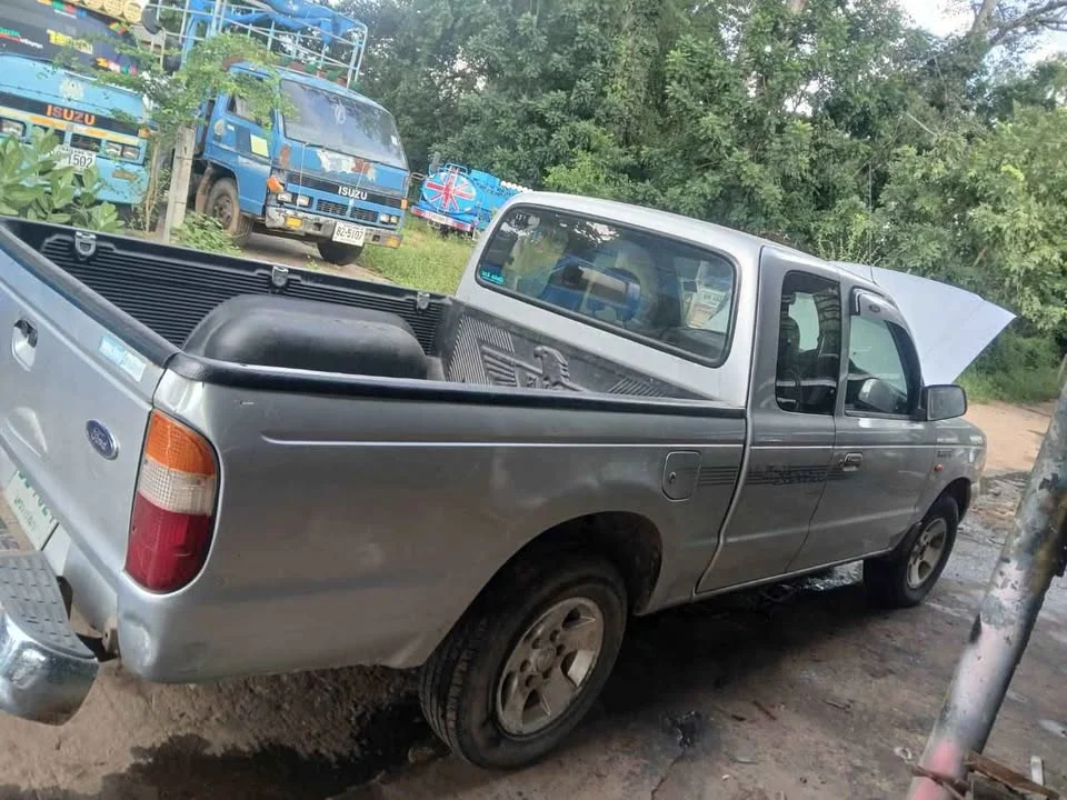 2005 Mazda 2500 Fighter V 2