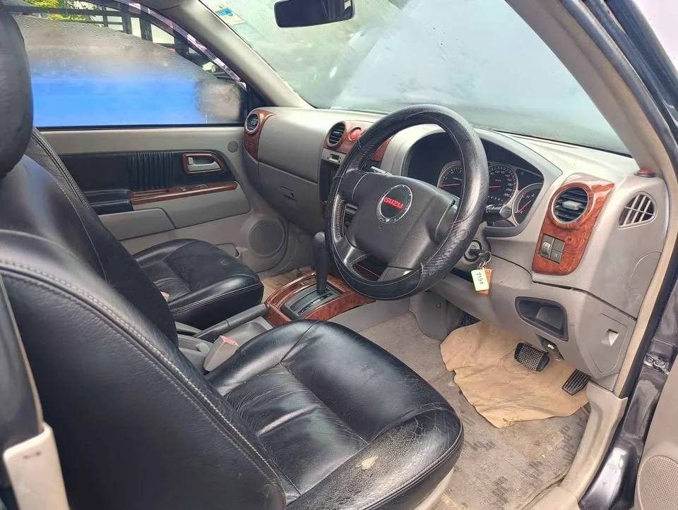 2005 Isuzu MU-7 2