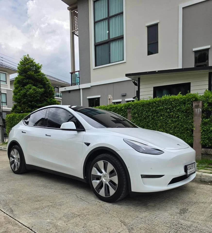 2023 Tesla Model Y 2