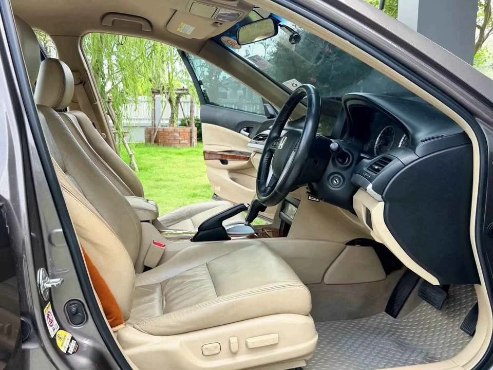 2011 Honda Accord VIII 3