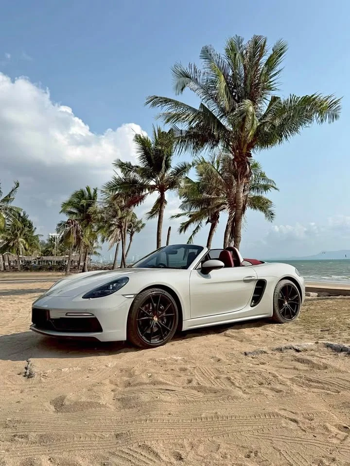 2021 Porsche 718 Boxster and Cayman IV 2