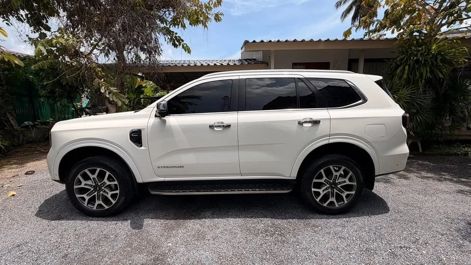 2022 Ford Everest III 3