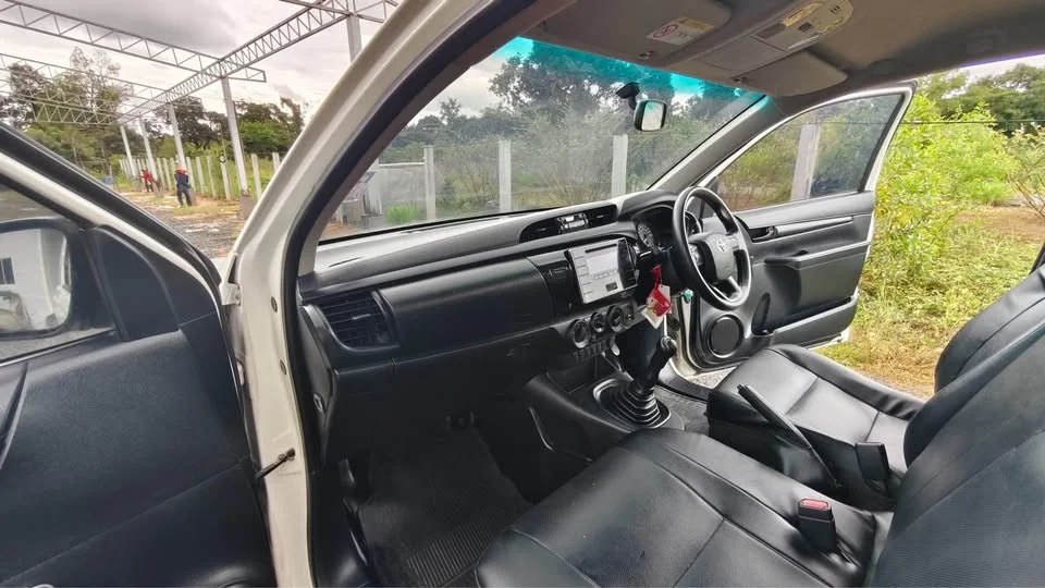 2015 Toyota Hilux VIII 2