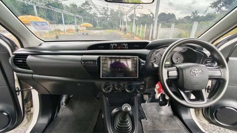 2015 Toyota Hilux VIII 3