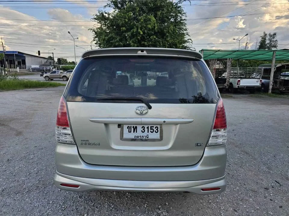 2010 Toyota Innova I 3