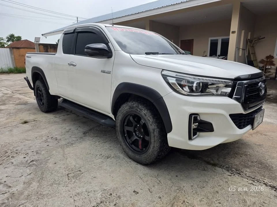 2018 Toyota Hilux VIII 2