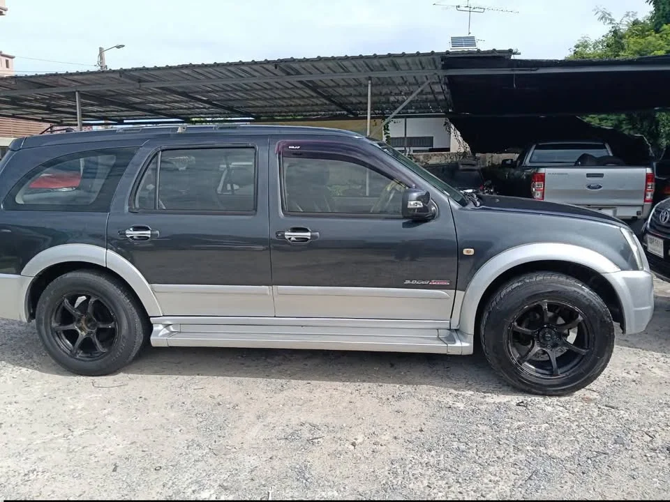 2005 Isuzu MU-7 3