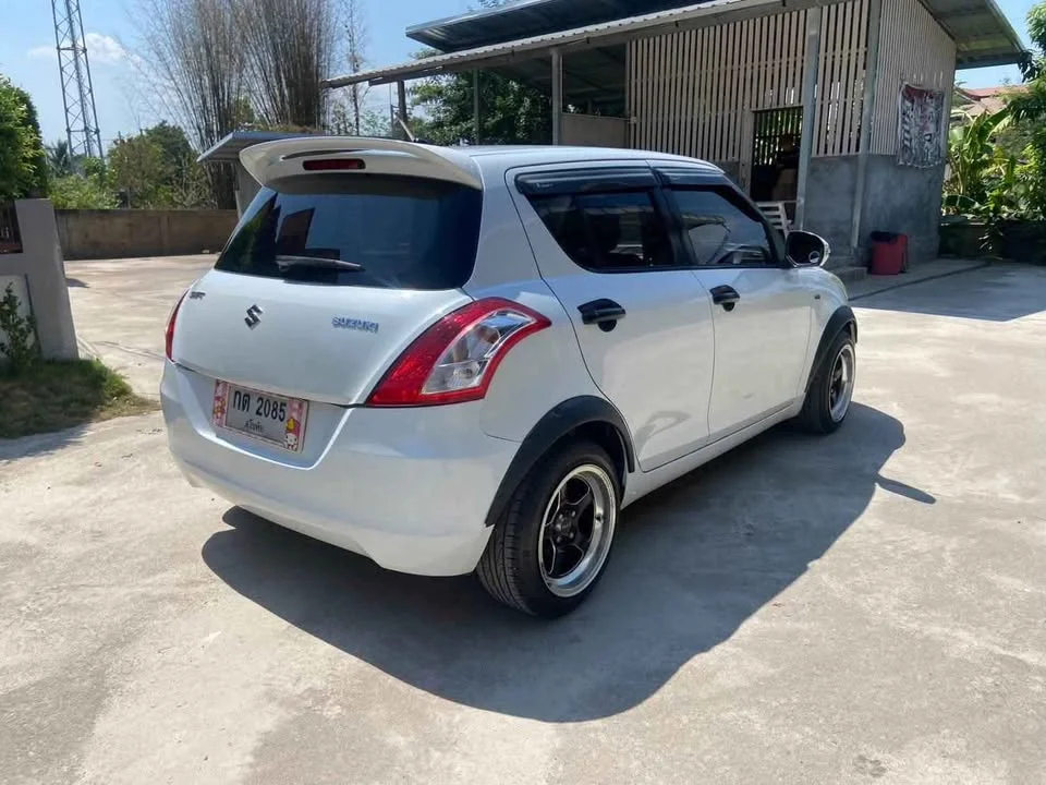 2013 Suzuki Swift II 3