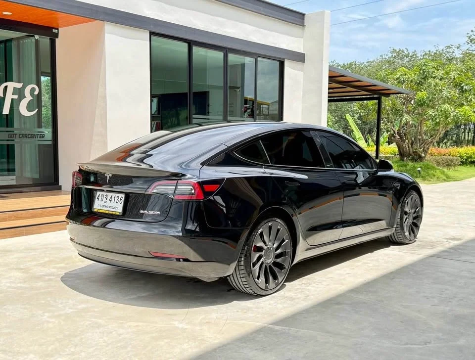 2023 Tesla Model 3 2