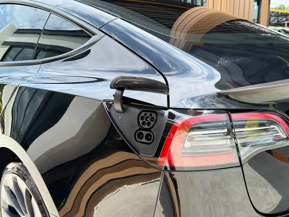2023 Tesla Model 3 3