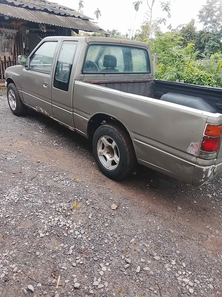 1991 Isuzu TFR III 3