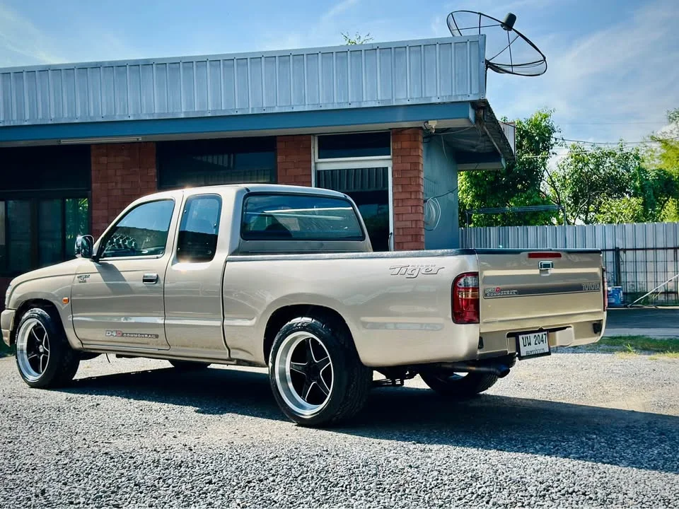 2003 Toyota Hilux Tiger VI 2