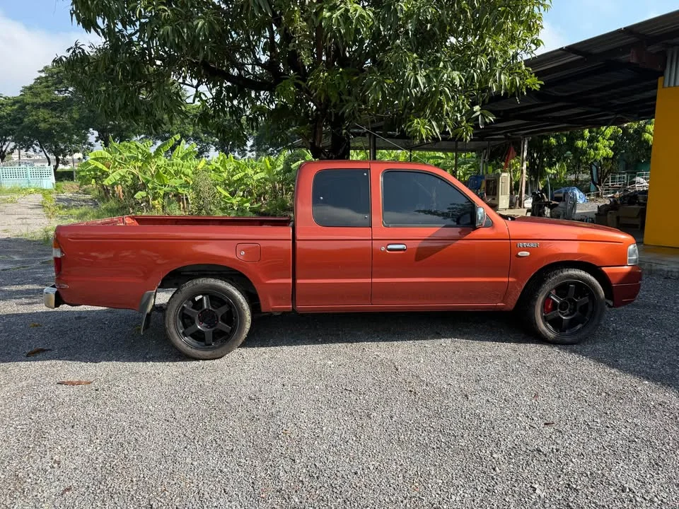 2004 Mazda 2500 Fighter V 2