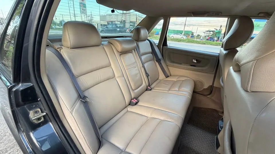 2001 Volvo S70 3