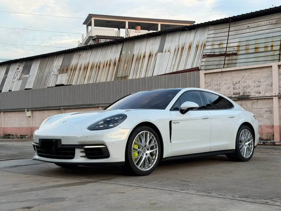2017 Porsche Panamera II 2