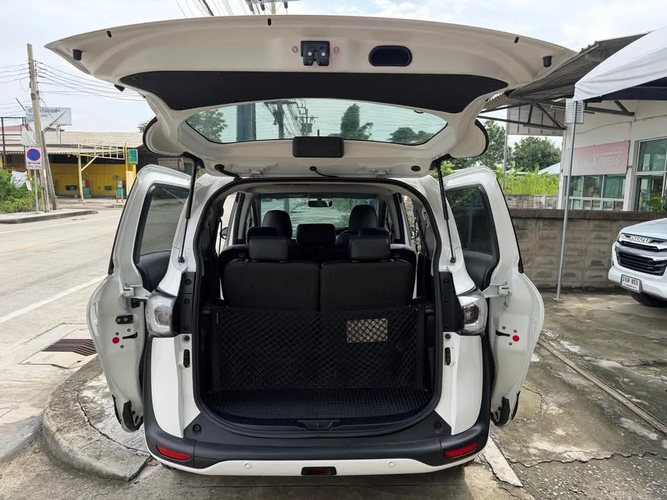 2017 Toyota Sienta II 3