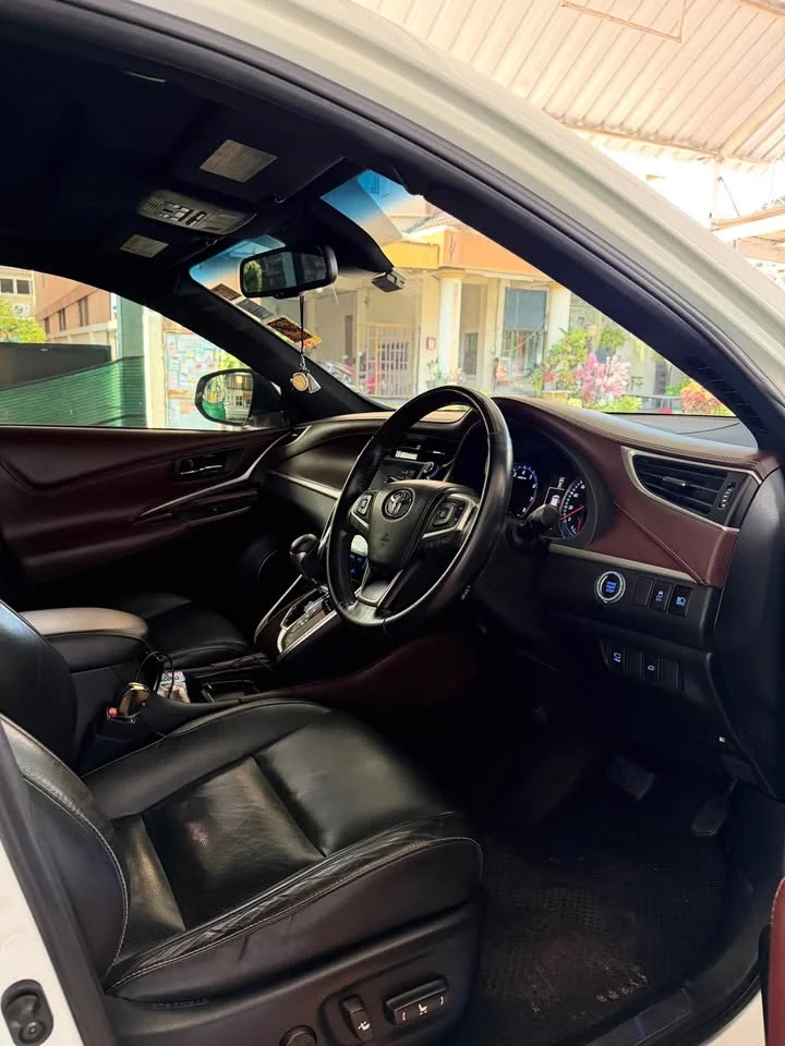 2014 Toyota Harrier III 2