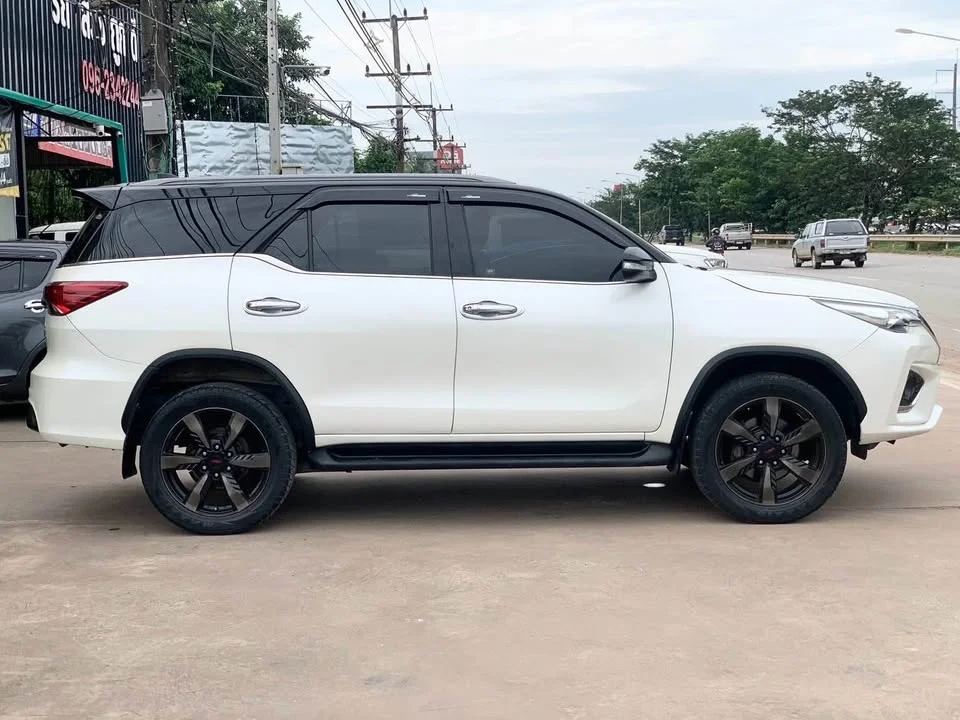 2017 Toyota Fortuner II 2