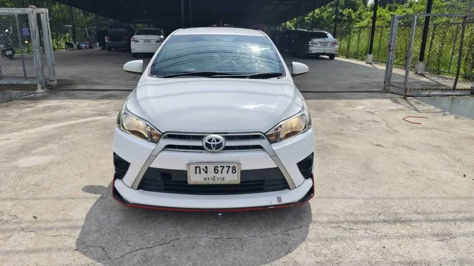 2015 Toyota Yaris III 2