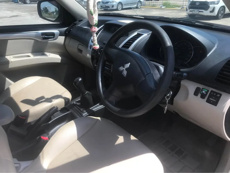 2012 Mitsubishi Pajero Sport II 2