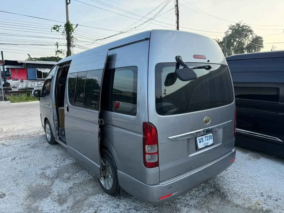 2009 Toyota Commuter V (H200) 3