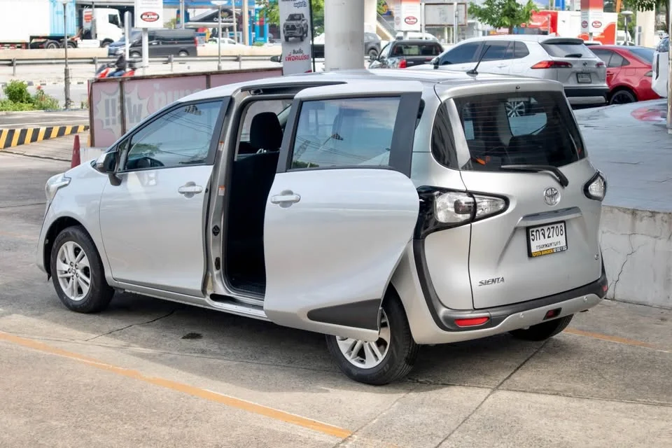 2016 Toyota Sienta II 3