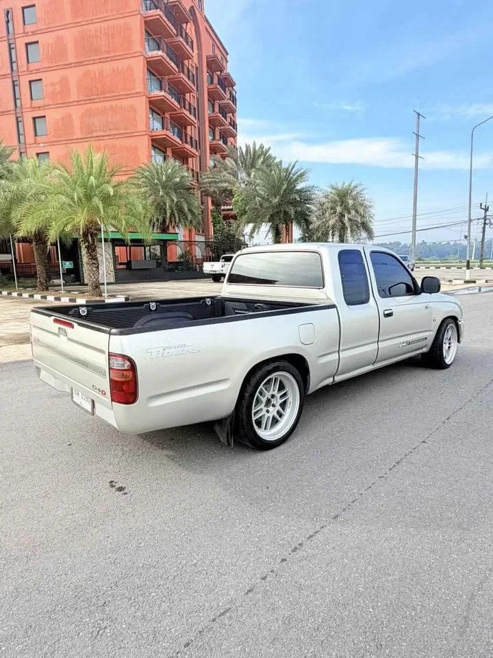 2004 Toyota Hilux Tiger VI 3