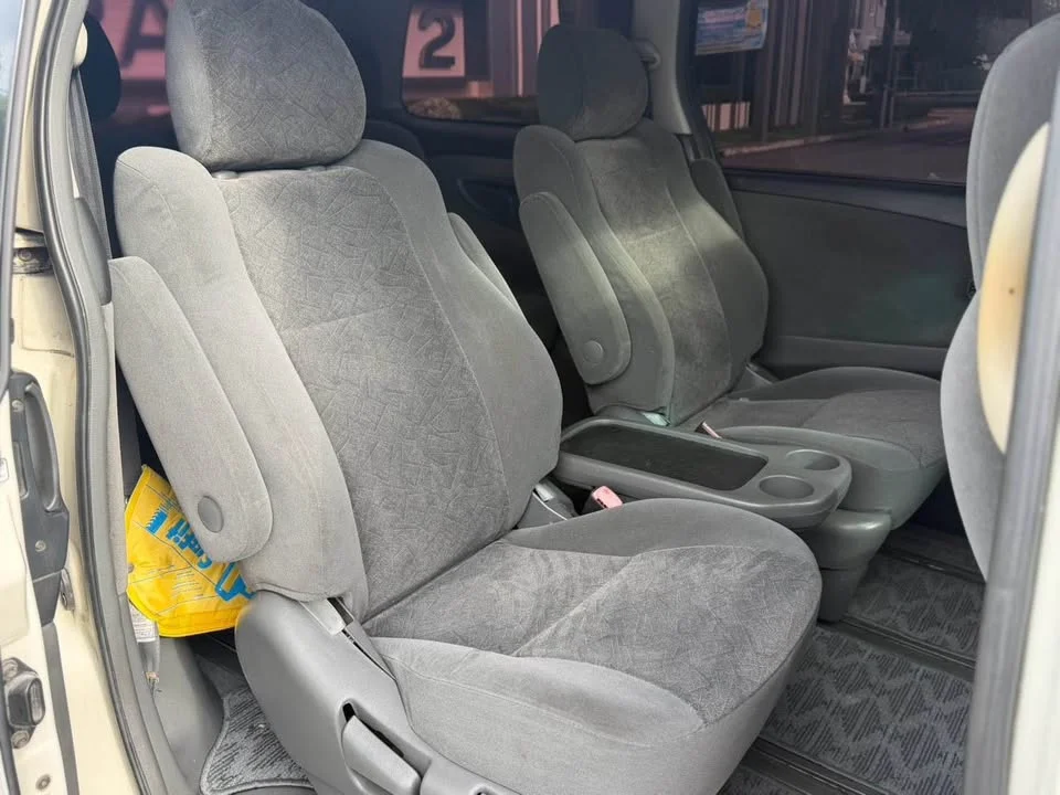 2004 Toyota Estima II 2