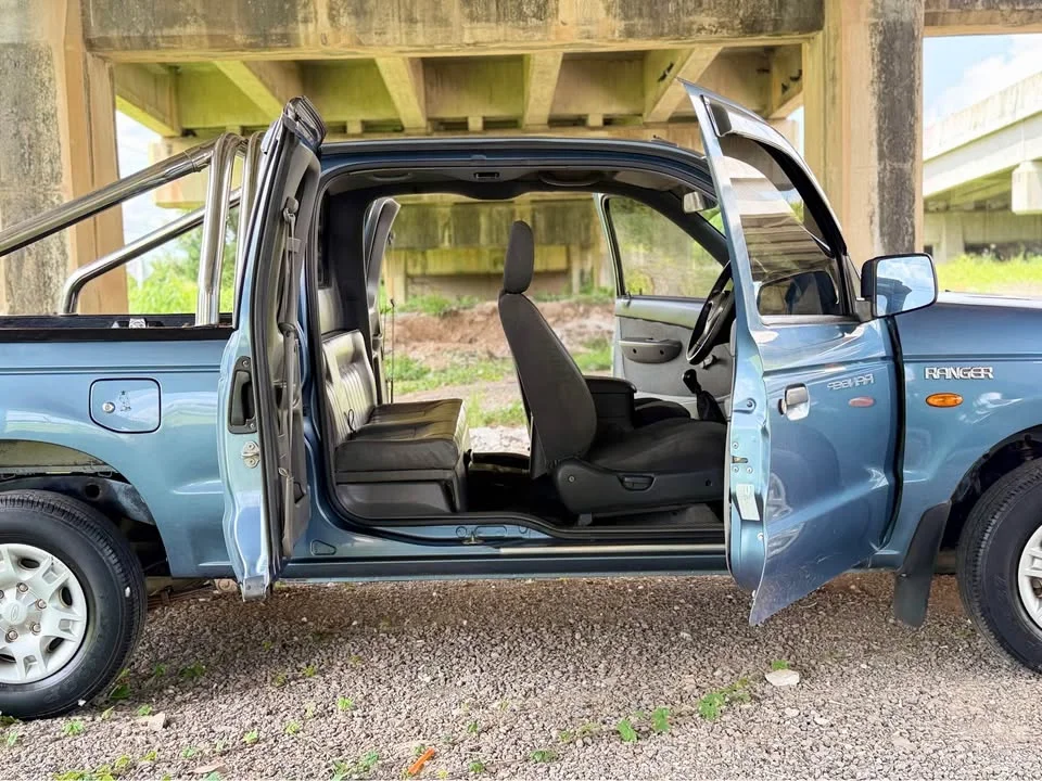2004 Mazda 2500 Fighter V 2