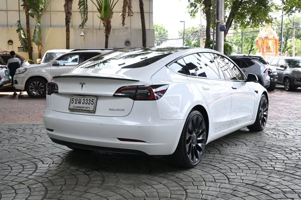 2023 Tesla Model 3 3