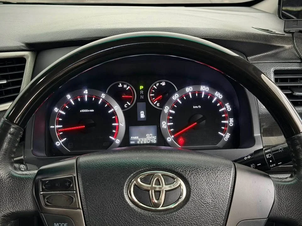 2012 Toyota Alphard, Vellfire II (AH20) 3