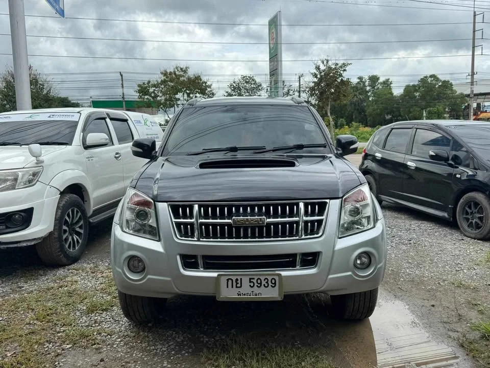 2009 Isuzu MU-7 2
