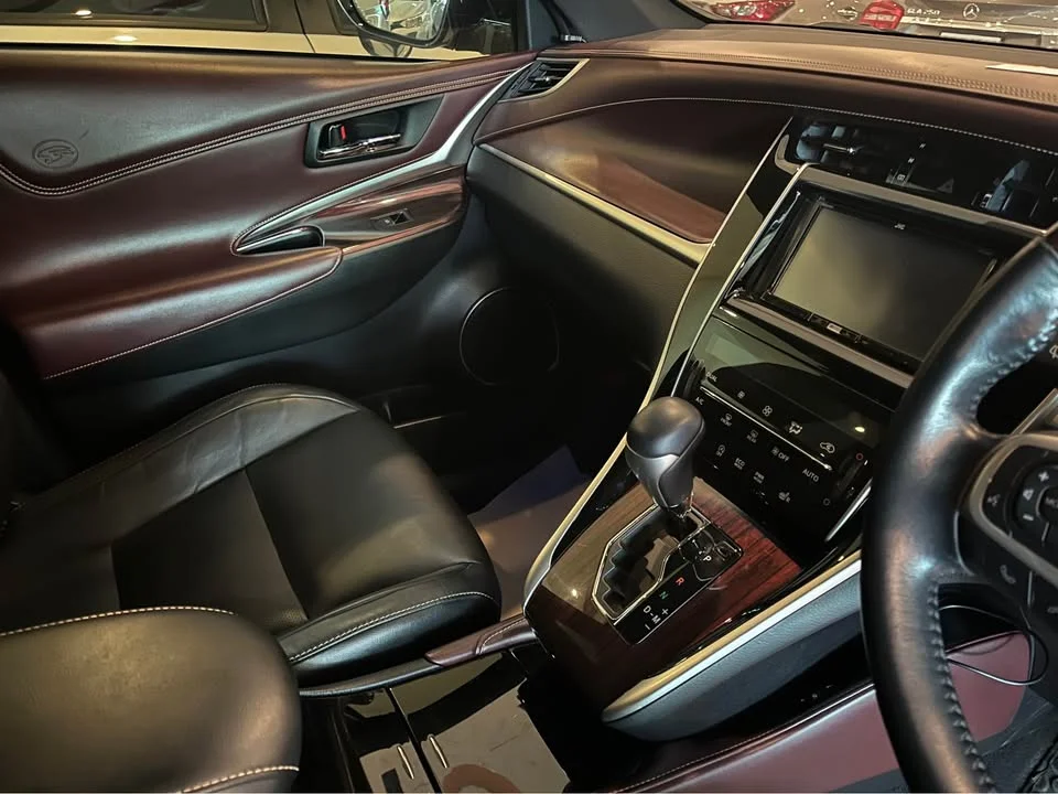 2014 Toyota Harrier III 2