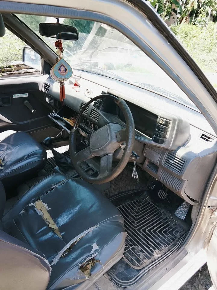 2011 Isuzu TFR III 3