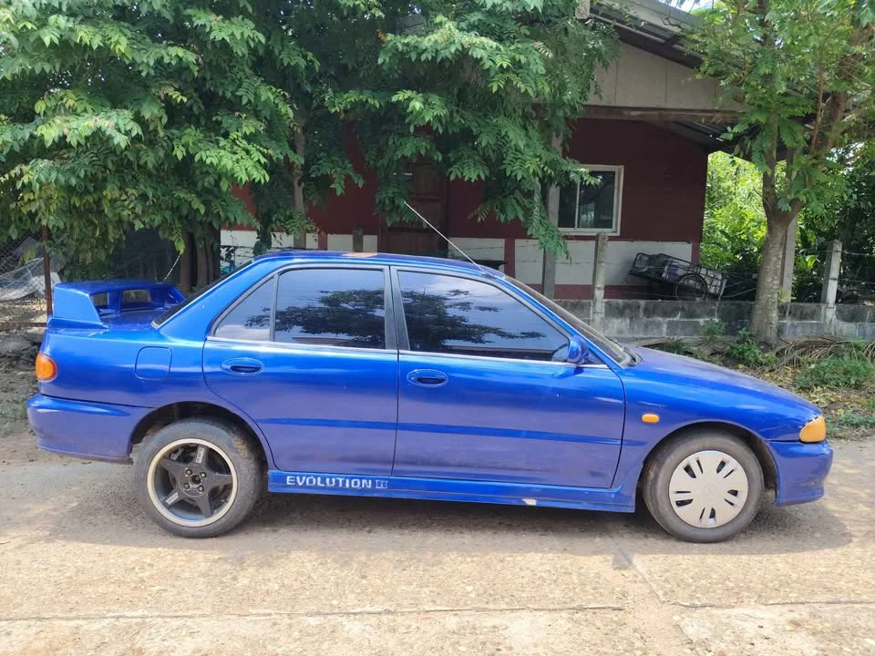 1993 Mitsubishi Lancer VI 2