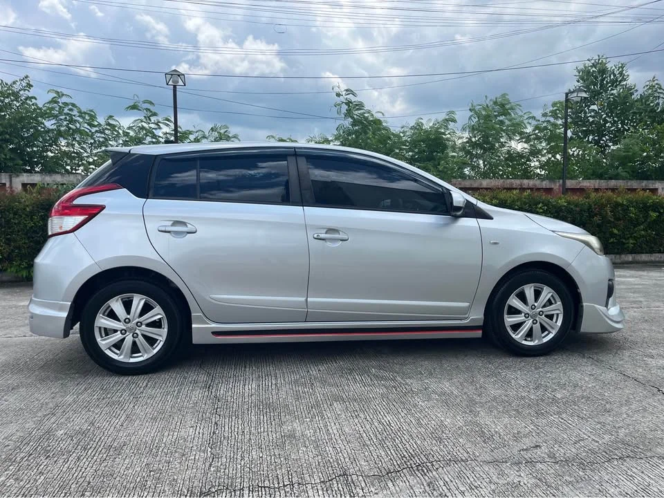 2015 Toyota Yaris III 2