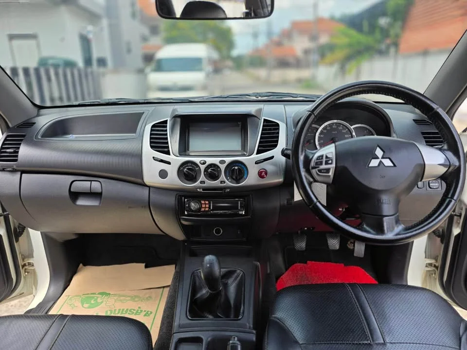 2014 Mitsubishi Triton IV 2