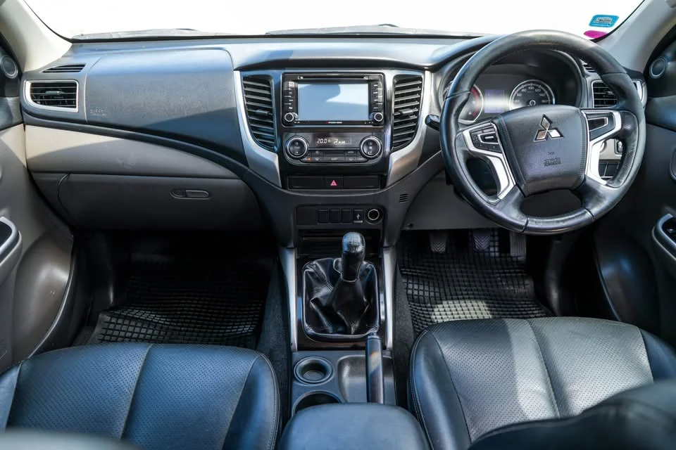 Mitsubishi Triton V 3