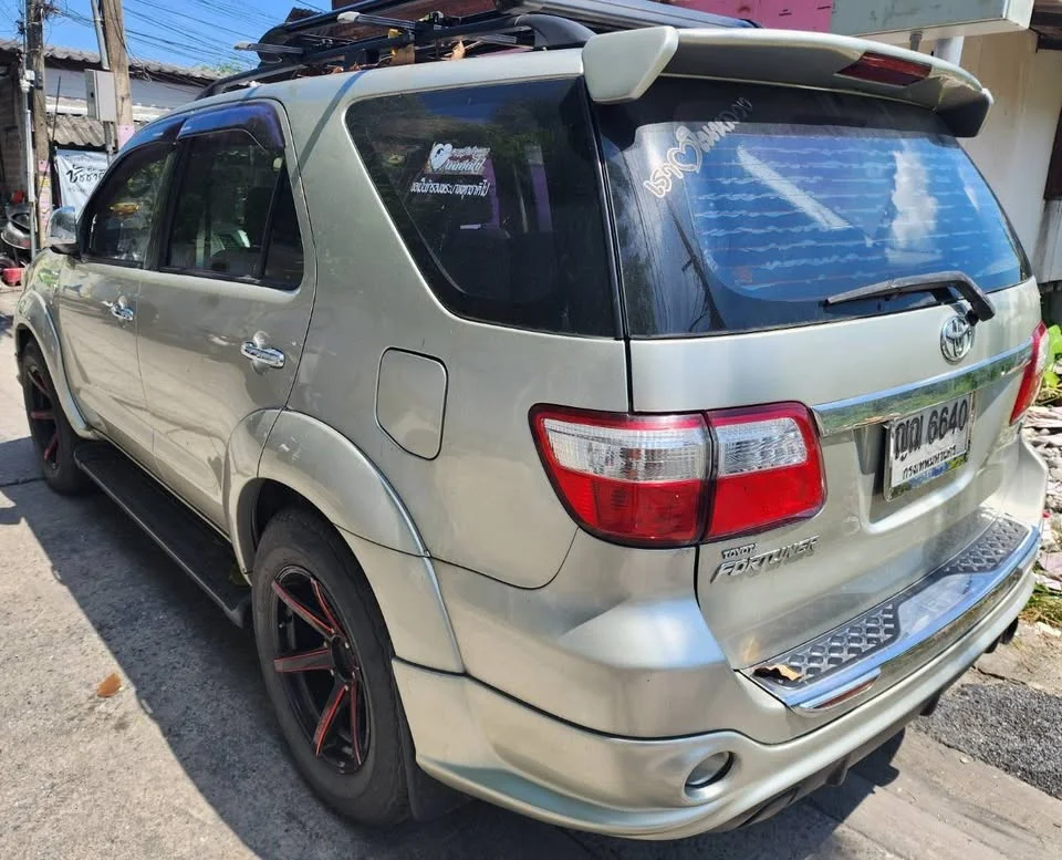 2011 Toyota Fortuner I 3