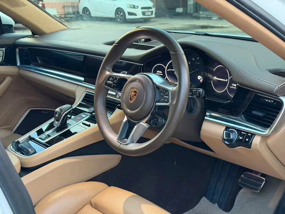 2017 Porsche Panamera II 3