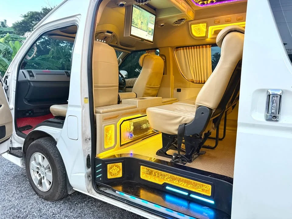 2011 Toyota Commuter V (H200) 3
