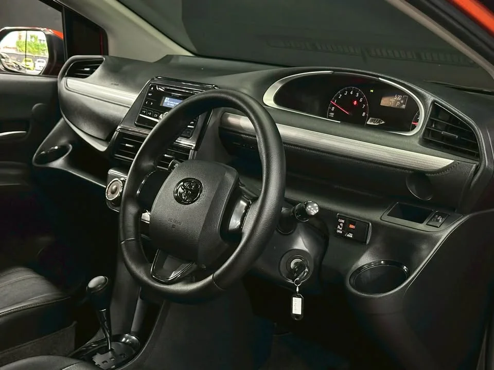 2017 Toyota Sienta II 2